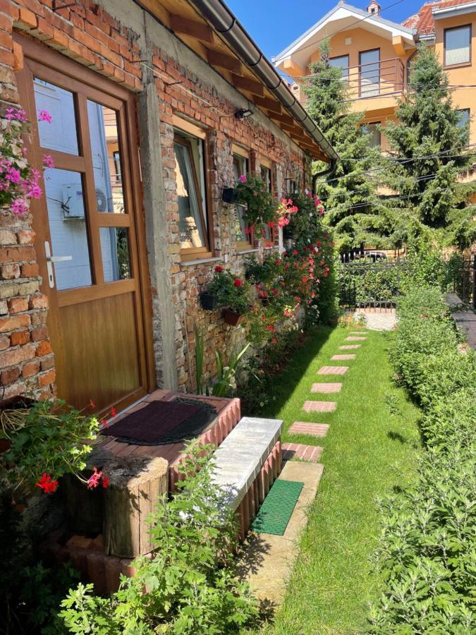 Flower House In The City Center! Prishtine Bagian luar foto